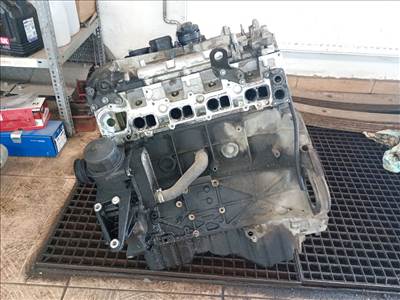 Mercedes-Benz E 220 CDI - Motor (Fűzött blokk hengerfejjel)