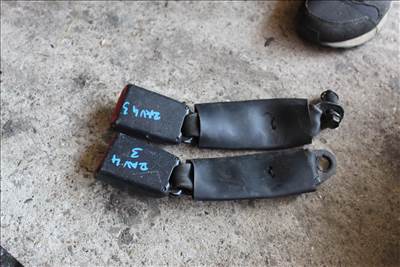 Toyota RAV4 (XA30) Hátsó öv csat 