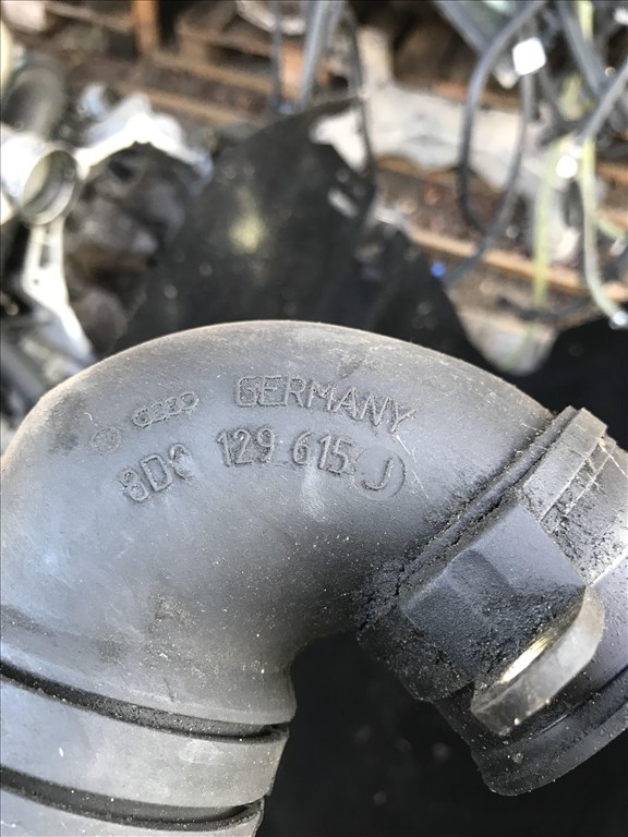 Audi A4 (B5 - 8D) 1,9 PD - turbócső 8d0129615j 2. kép