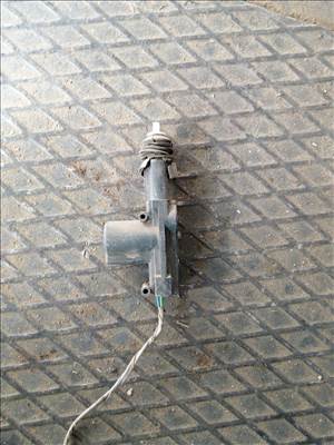 Mazda B 2500 Bal első Központizár Motor 