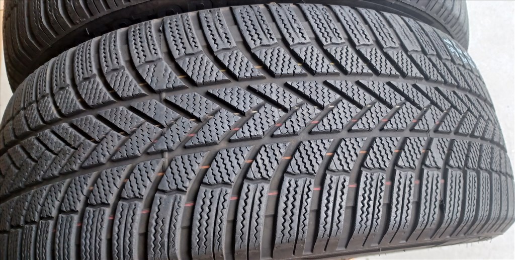  Bridgestone Blizzak LM005 MO 235/55 R19 téli gumik 2db 1. kép