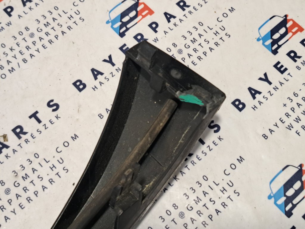 BMW E46 sedan touring facelift jobb elsõ fekete bajuszléc bajusz léc - hibás 3. kép