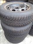  5x100 lyukosztású gyári VW Polo lemezfelni, rajta 185/60R14 újszerű Semperit téli gumi 