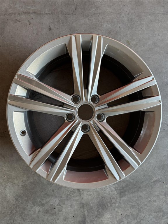 R18 Original Volkswagen 8J ET40 - 3G8 601 025N 3G8601025N 1db felni alufelni 1. kép