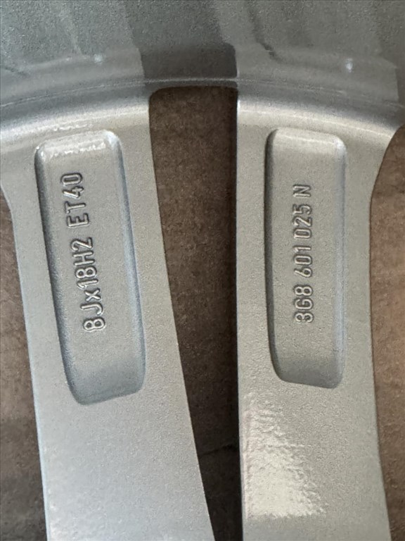 R18 Original Volkswagen 8J ET40 - 3G8 601 025N 3G8601025N 1db felni alufelni 3. kép