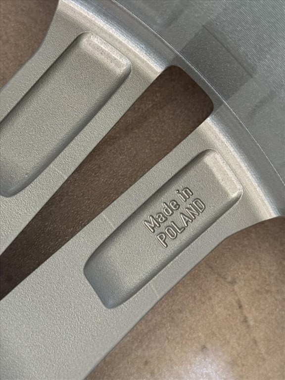 R18 Original Volkswagen 8J ET40 - 3G8 601 025N 3G8601025N 1db felni alufelni 4. kép