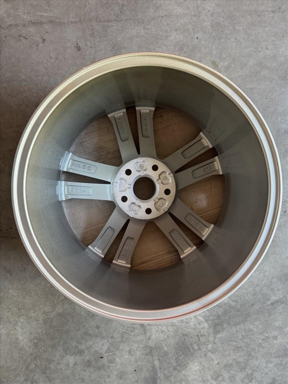 R18 Original Volkswagen 8J ET40 - 3G8 601 025N 3G8601025N 1db felni alufelni 7. kép