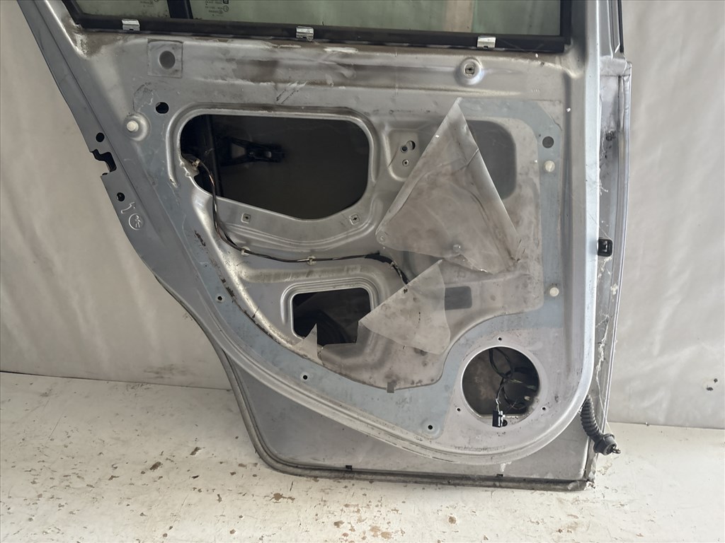 13728 Opel Corsa D Bal hátsó Ajtó Ezüst Z157 5. kép