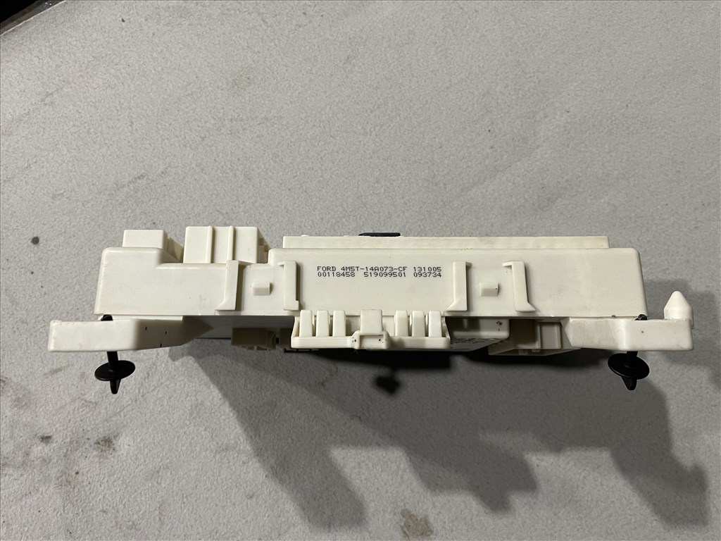 Ford Focus Mk2-2.5 C-Max Biztosítéktábla utastér BCM BSI BSM SAM GEM modul 4m5t14a073cf 1. kép