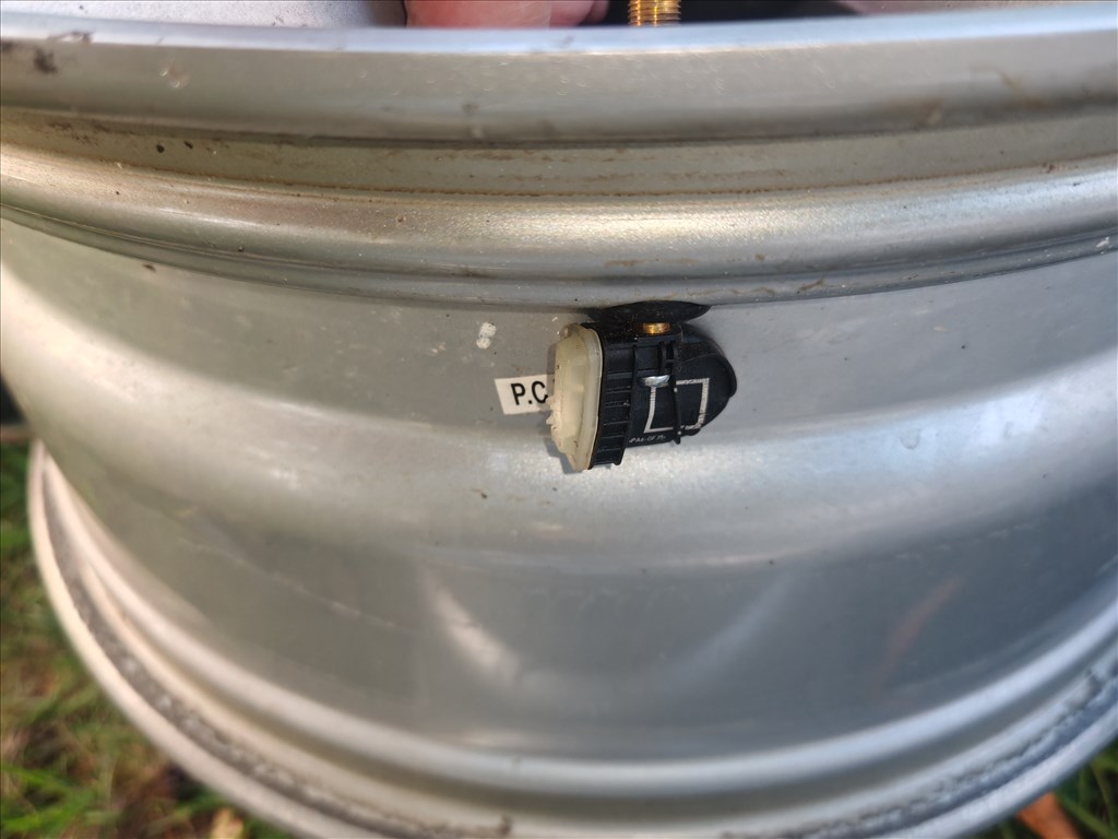  5x108 lyukosztású 8JJ 18" újszerű alufelni 3. kép