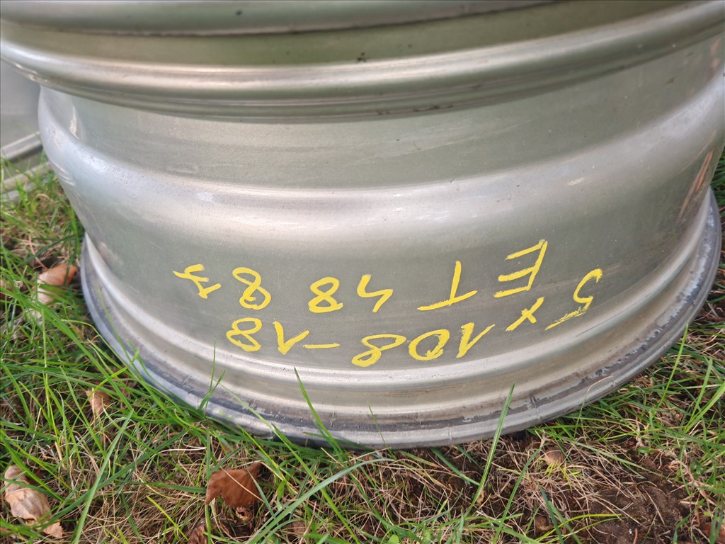  5x108 lyukosztású 8JJ 18" újszerű alufelni 4. kép