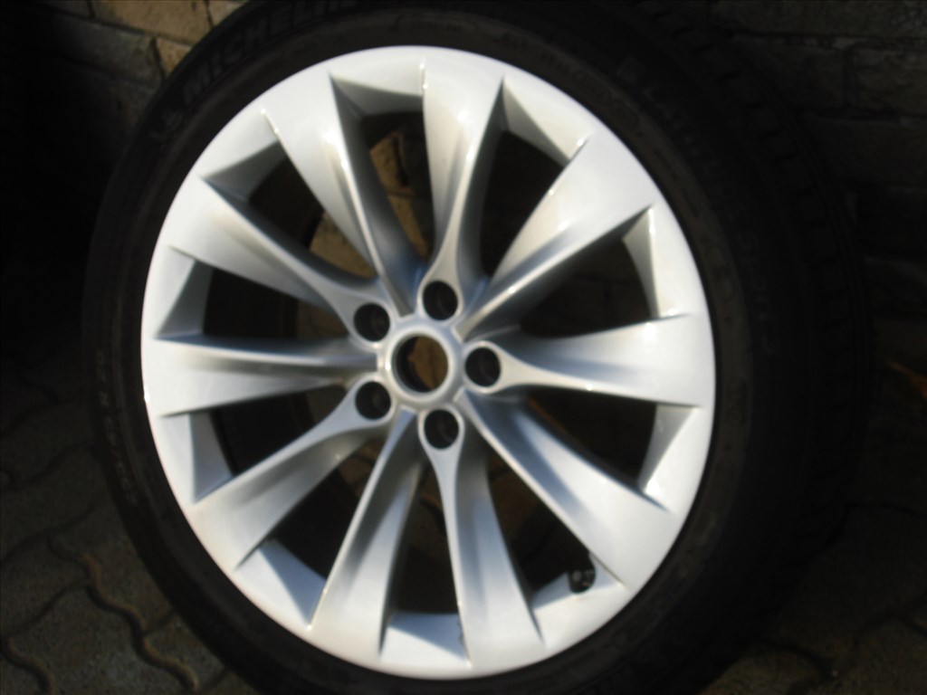 Tesla Model X Gyári 20-as Alukerék 2. kép