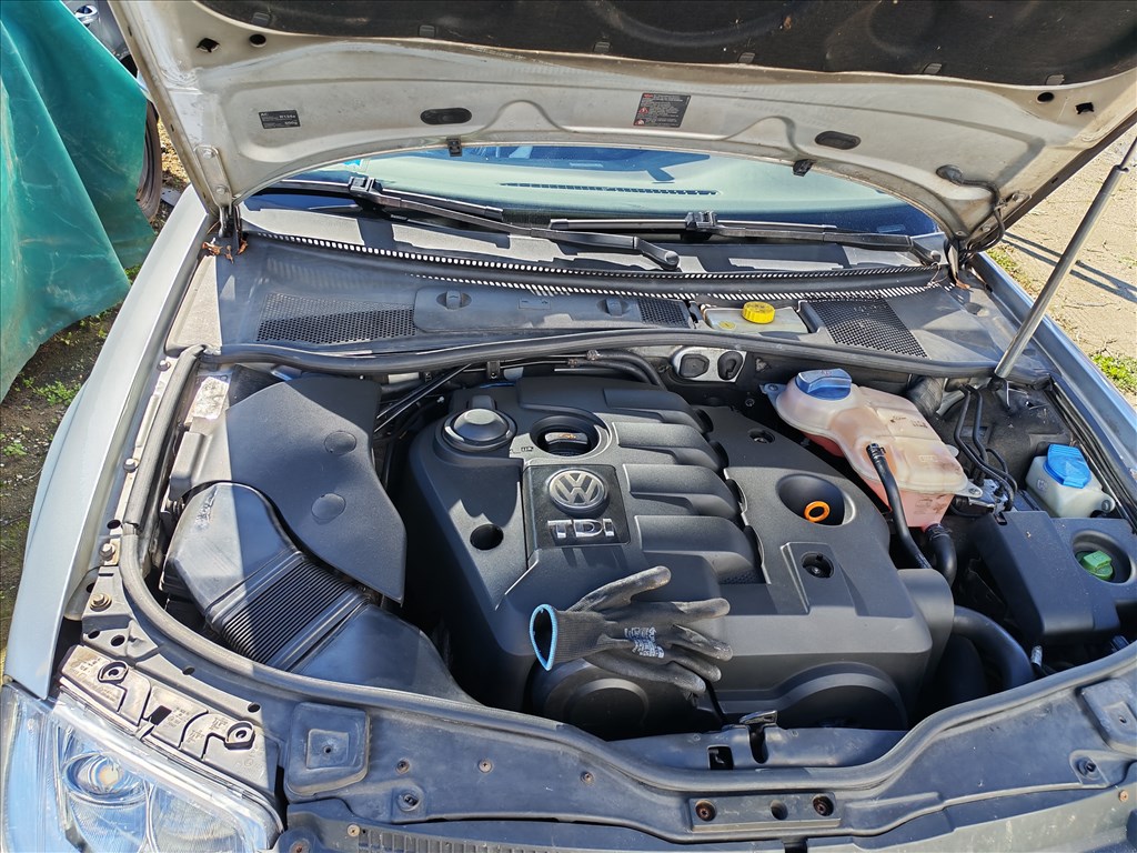 Volkswagen Passat B5 Variant 1.9 TDI motor AVF kóddal, 273611km-el eladó avf19tdi vwb553b 9. kép