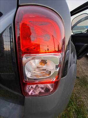 Bontásra: Dacia Duster I. 2015 Facelift1.5 Dci diesel, 66kW. hátsó lámpák uu1hsdcl653207960  k9k-612-r330433