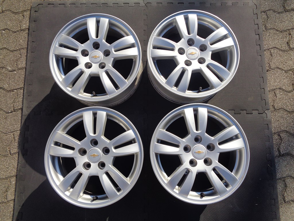 Chevrolet gyári alufelni 15-ös, 5×105-ös osztóval szép állapotban eladó. 1. kép