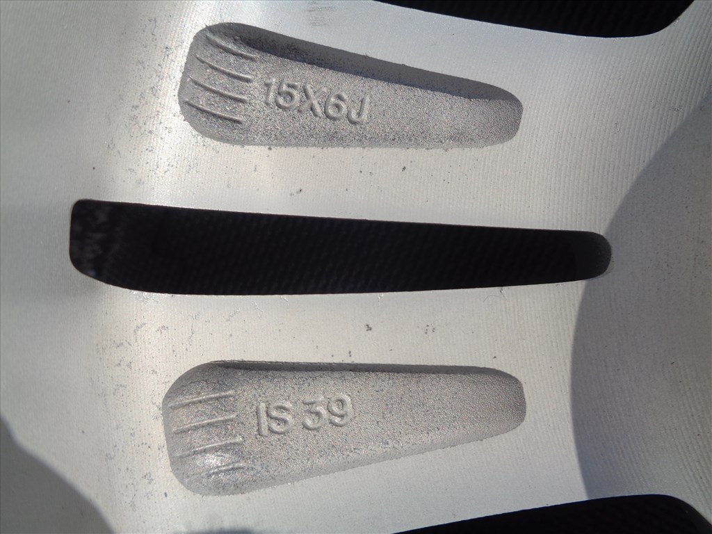 Chevrolet gyári alufelni 15-ös, 5×105-ös osztóval szép állapotban eladó. 7. kép