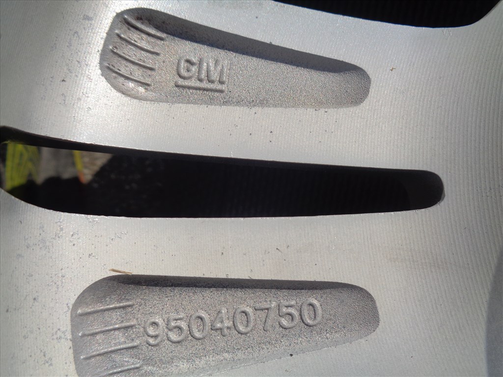 Chevrolet gyári alufelni 15-ös, 5×105-ös osztóval szép állapotban eladó. 8. kép