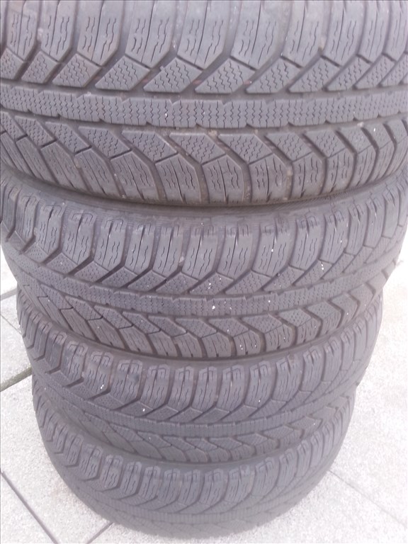  185/60R15 Semperit téli gumi garnitúra 5. kép