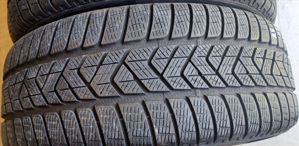 Defekttűrő Pirelli Scorpion Winter 235/55 R19 téli gumik 4db 1. kép