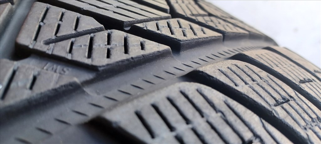 Defekttűrő Pirelli Scorpion Winter 235/55 R19 téli gumik 4db 3. kép