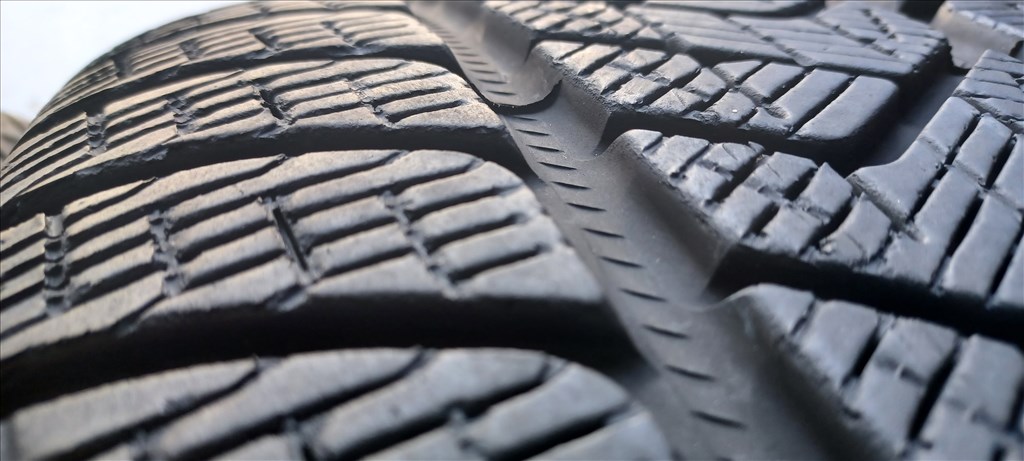 Defekttűrő Pirelli Scorpion Winter 235/55 R19 téli gumik 4db 8. kép