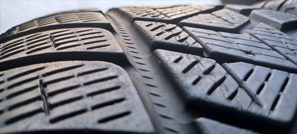 Defekttűrő Pirelli Scorpion Winter 235/55 R19 téli gumik 4db 9. kép