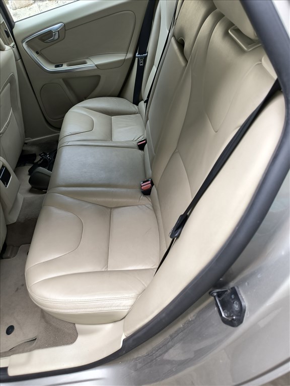 Volvo V60 2.0d 2013 bontott alkatrészei 5. kép