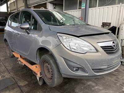 Opel Meriva B bontott alkatrészei