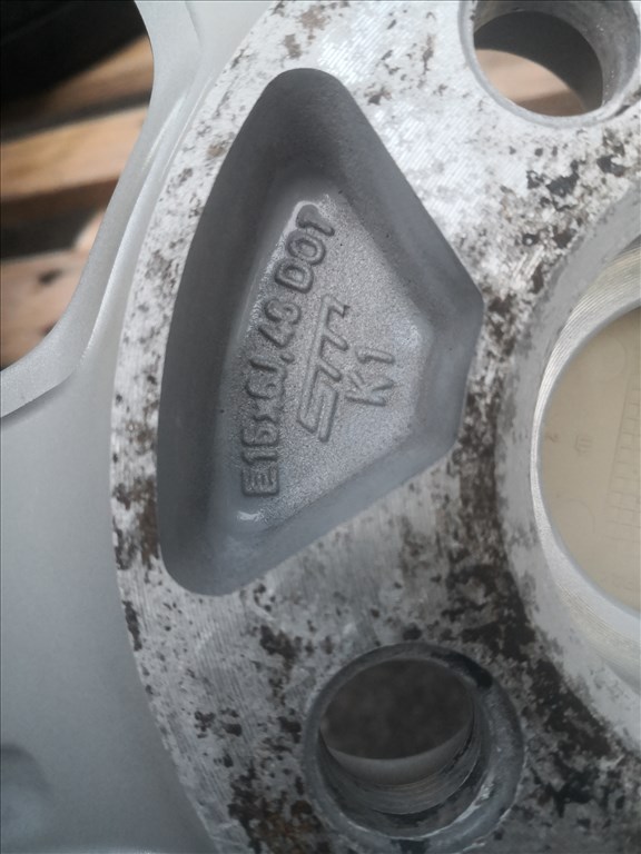 Mitsubishi 15-ös gyári alukerék 7. kép