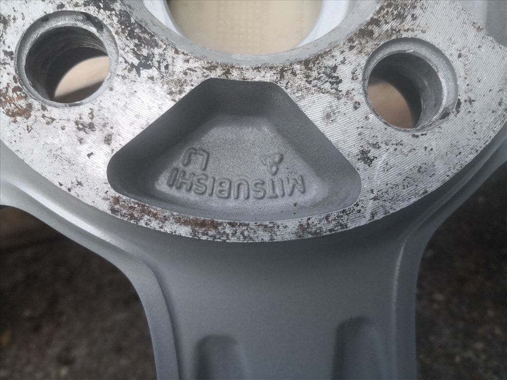 Mitsubishi 15-ös gyári alukerék 6. kép