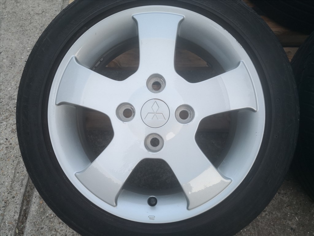 Mitsubishi 15-ös gyári alukerék 4. kép