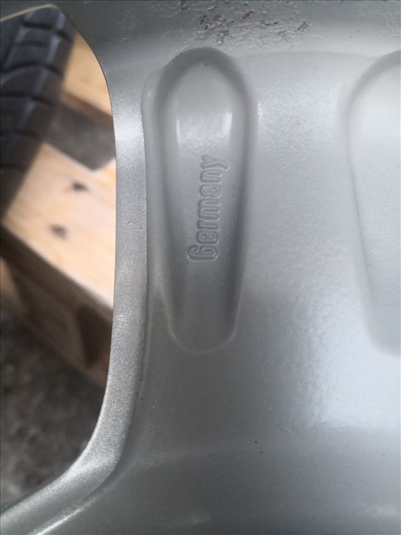 Mitsubishi 15-ös gyári alukerék 8. kép