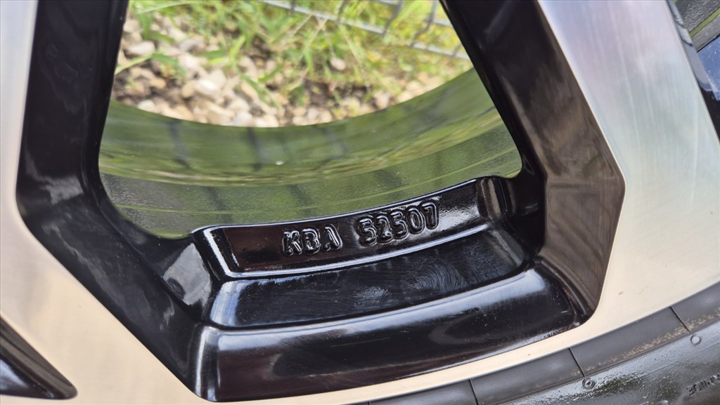  5x114.3 lyukosztású 18" újszerű Dezent alufelni, rajta 235/65 újszerű Continental téli gumi gumi  7. kép