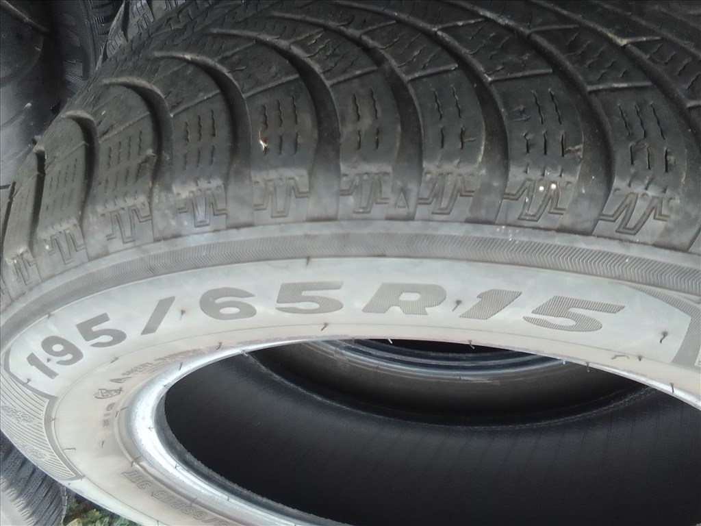  195/65R15 Maxxis használt téli gumi 2 db 4. kép