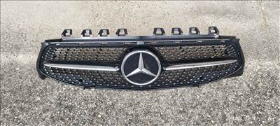 Mercedes CLA-osztály W118 fekete díszcsíkos díszrács  a1188880000
