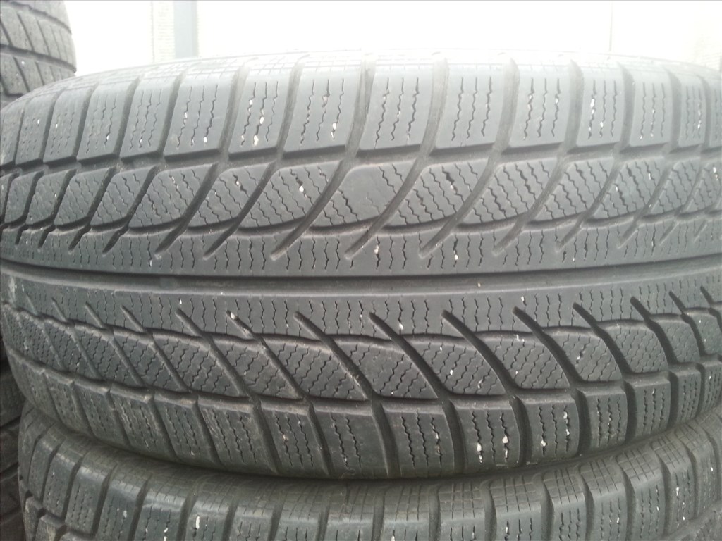  225/55R17 Goodride téli gumi 2 db 1. kép