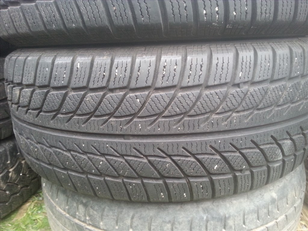  225/55R17 Goodride téli gumi 2 db 2. kép
