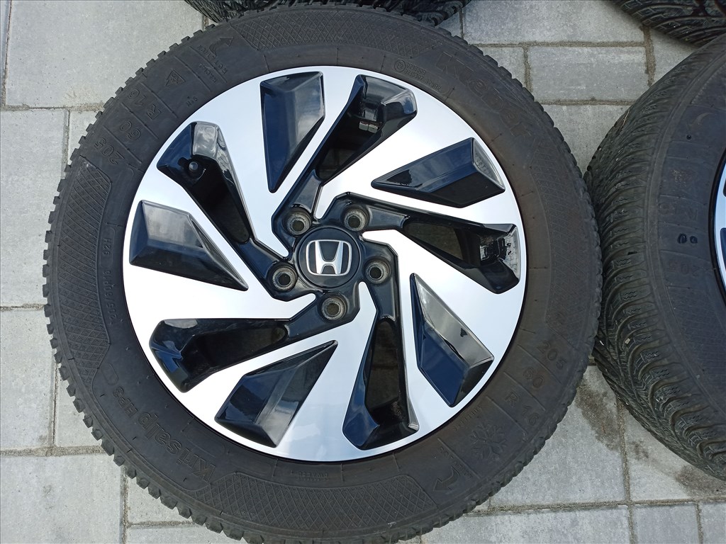 16x7J ET45 5x114.3 újszerű (gyári felni) alufelni, rajta 205/60 használt Kleber téli gumi 3. kép