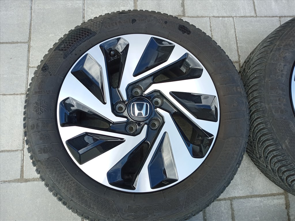 16x7J ET45 5x114.3 újszerű (gyári felni) alufelni, rajta 205/60 használt Kleber téli gumi 5. kép