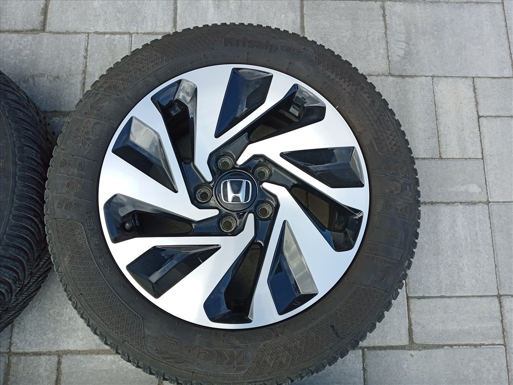 16x7J ET45 5x114.3 újszerű (gyári felni) alufelni, rajta 205/60 használt Kleber téli gumi 6. kép