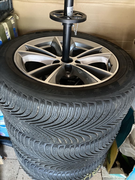  BMW G30 gyári 17"  alufelni garnitúra, 225/55  Michelin téli gumi 2. kép