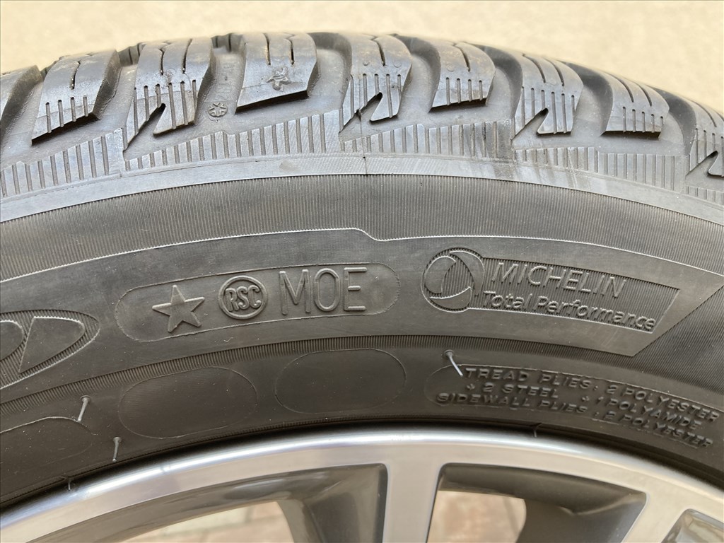  BMW G30 gyári 17"  alufelni garnitúra, 225/55  Michelin téli gumi 8. kép