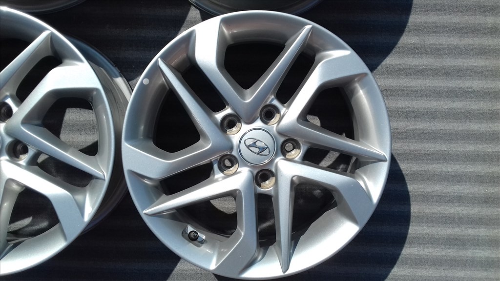  5x114.3 lyukosztású 6,5J 16" gyári Hyundai - Kia alufelni  2. kép