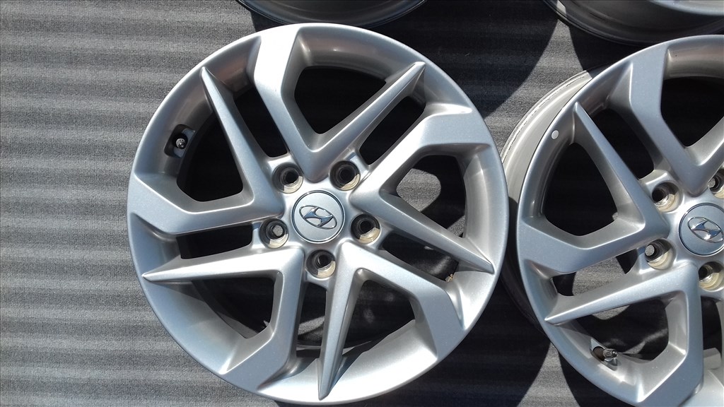  5x114.3 lyukosztású 6,5J 16" gyári Hyundai - Kia alufelni  3. kép