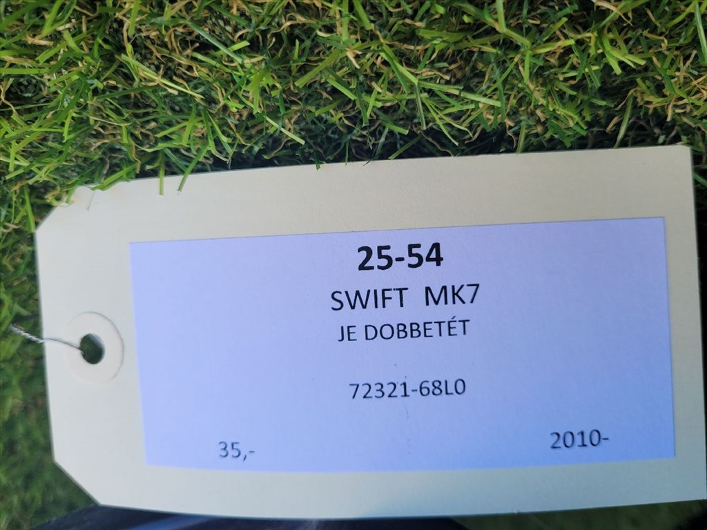 SUZUKI SWIFT IV Jobb első Dobbetét (Kerékjárati, Műanyag) 7232168L0 4. kép