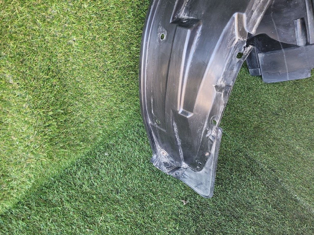 SUZUKI SWIFT IV Jobb első Dobbetét (Kerékjárati, Műanyag) 7232168L0 5. kép