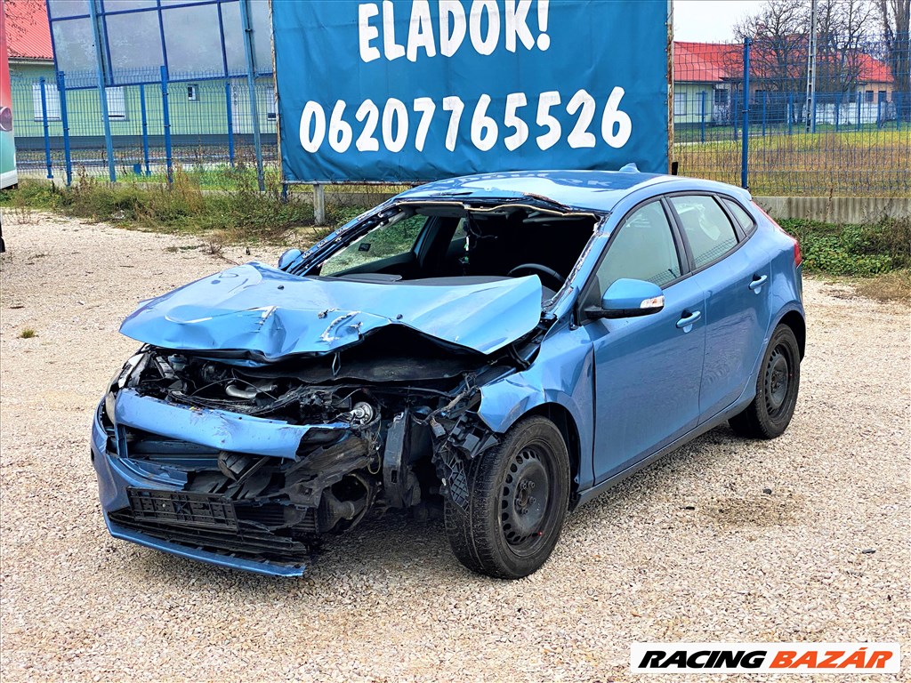 Bontásra: Volvo V40 bontott alkatrészei, elemei Motorkód: D4162T3 yv1mv8431f2223368 3. kép