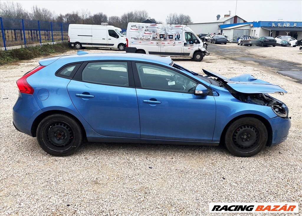 Bontásra: Volvo V40 bontott alkatrészei, elemei Motorkód: D4162T3 yv1mv8431f2223368 8. kép
