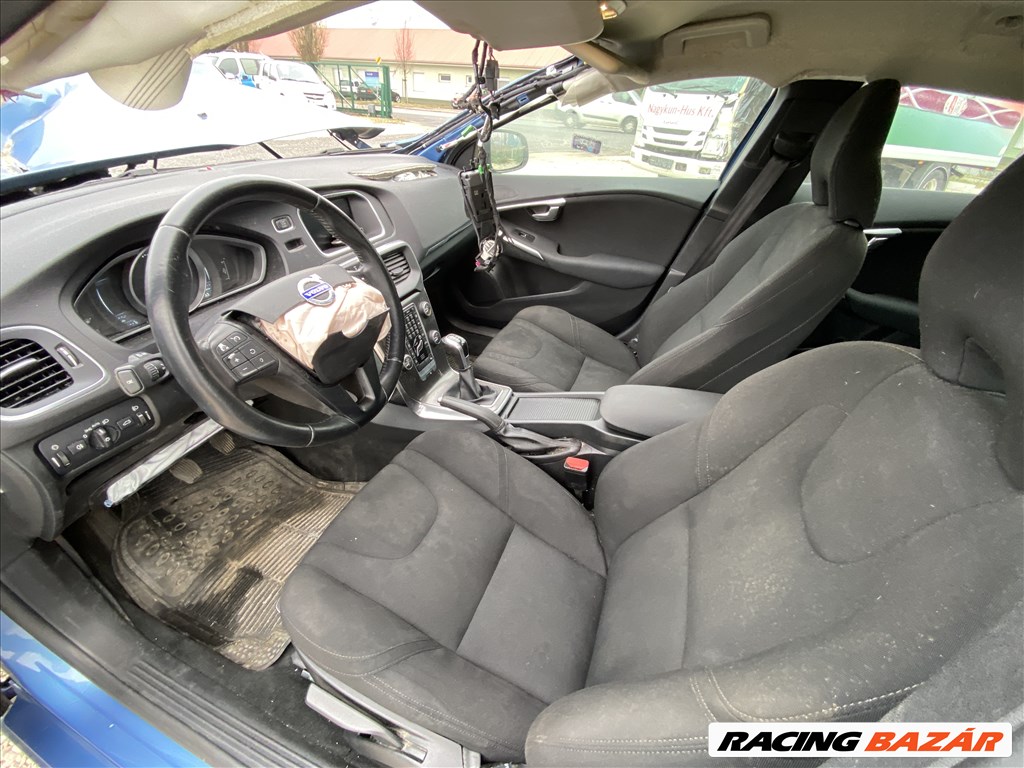 Bontásra: Volvo V40 bontott alkatrészei, elemei Motorkód: D4162T3 yv1mv8431f2223368 9. kép