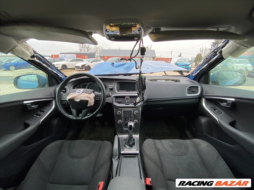 Bontásra: Volvo V40 bontott alkatrészei, elemei Motorkód: D4162T3 yv1mv8431f2223368 10. kép